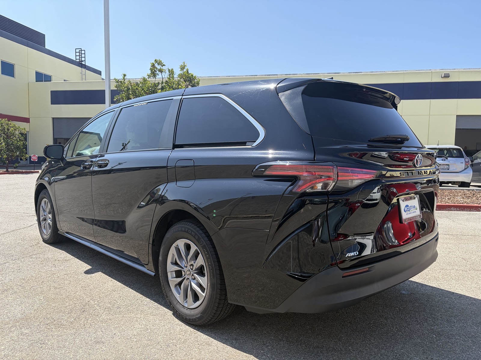 2022 Toyota Sienna LE - Photo 4