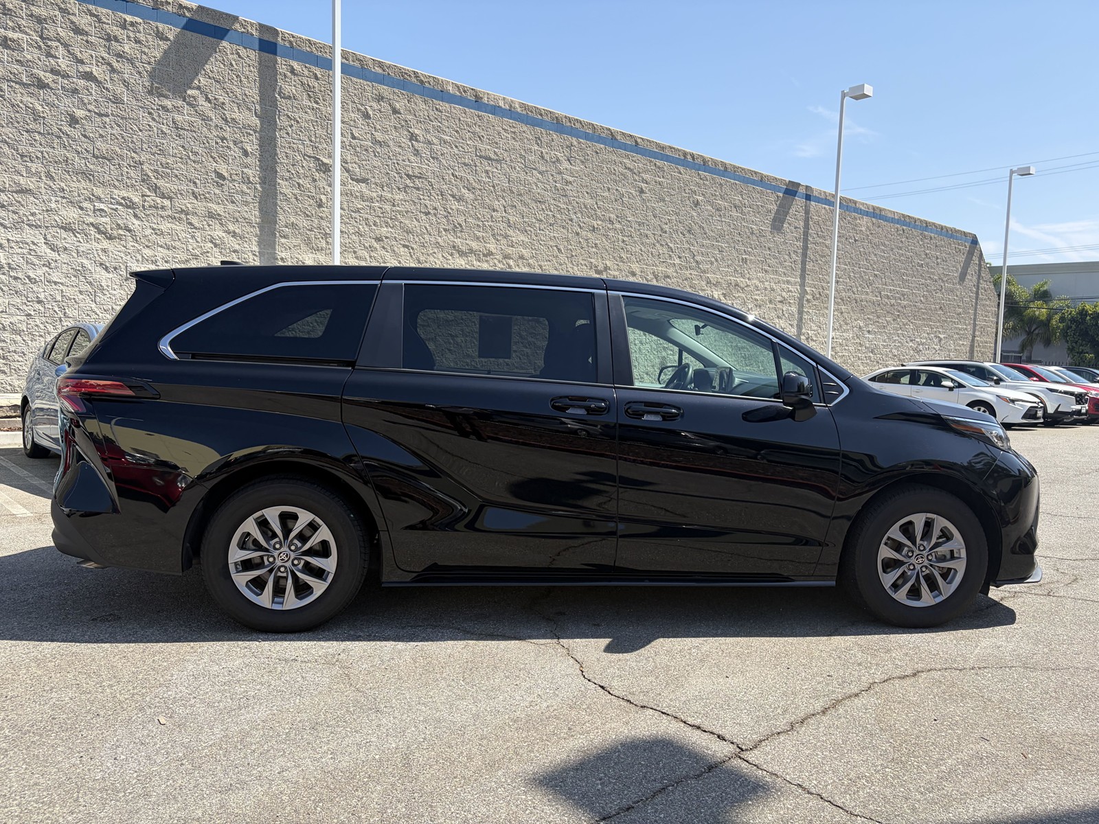 2022 Toyota Sienna LE - Photo 7