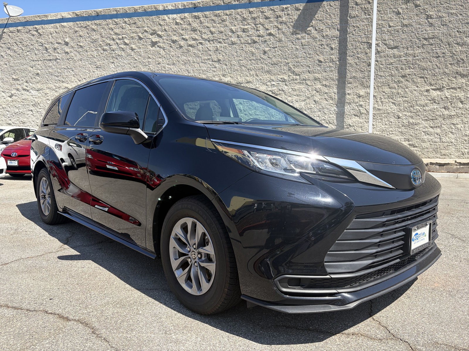 2022 Toyota Sienna LE - Photo 8