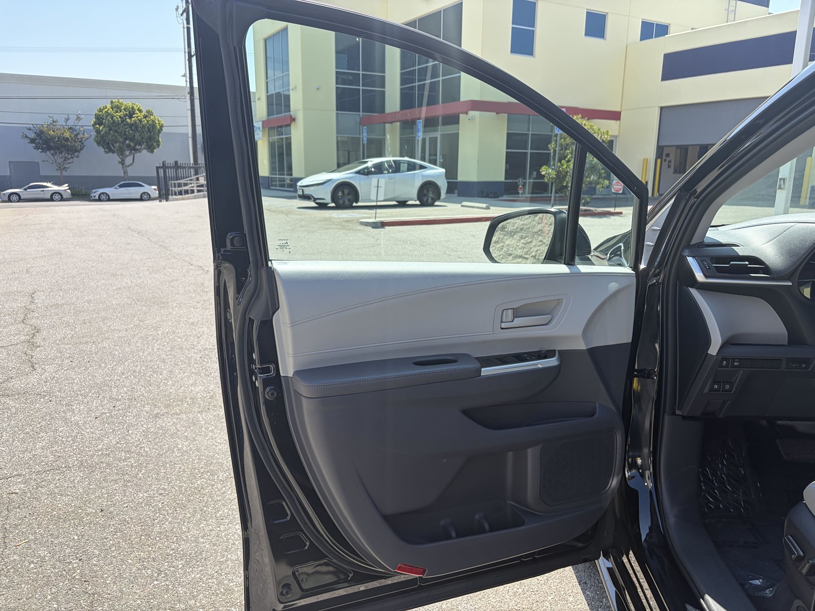 2022 Toyota Sienna LE - Photo 11