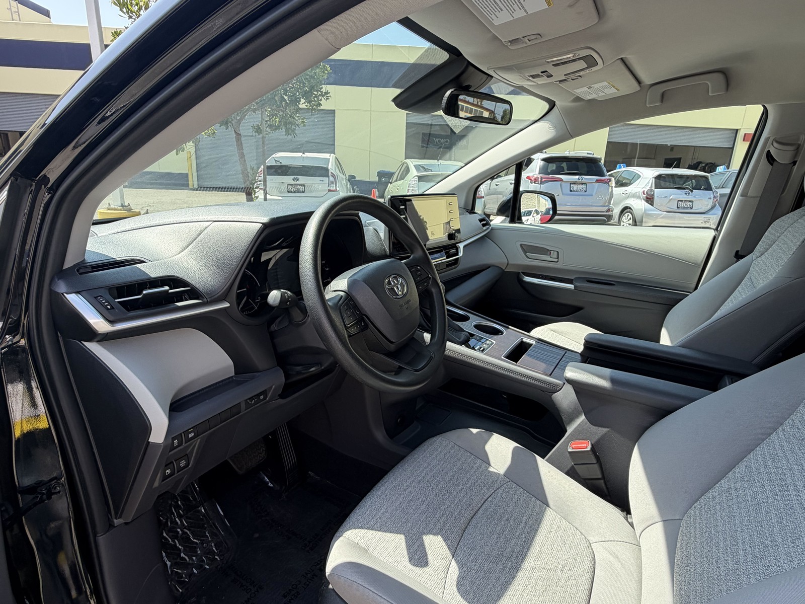 2022 Toyota Sienna LE - Photo 12