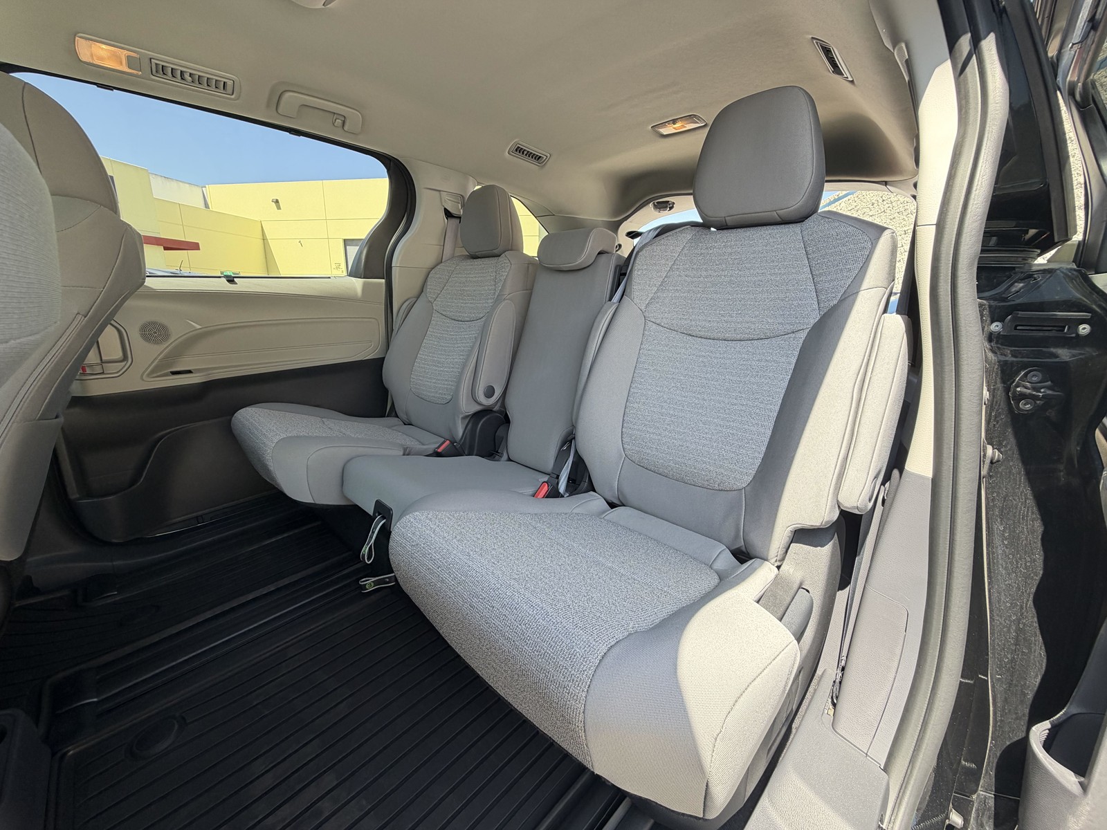 2022 Toyota Sienna LE - Photo 21