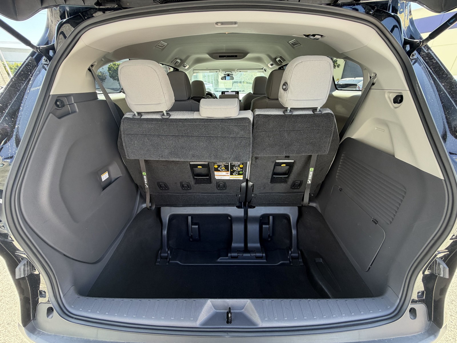 2022 Toyota Sienna LE - Photo 39