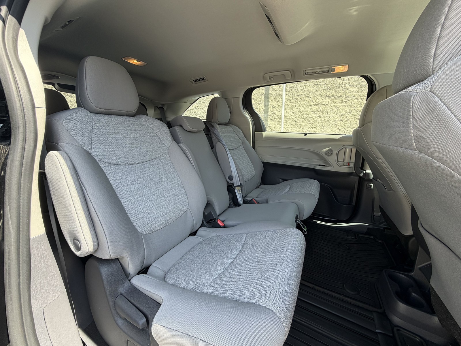 2022 Toyota Sienna LE - Photo 31