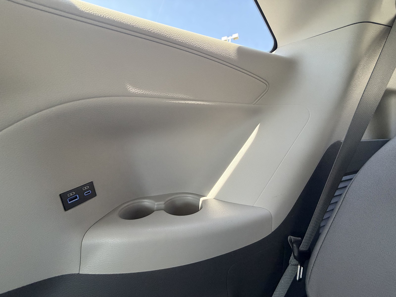 2022 Toyota Sienna LE - Photo 34