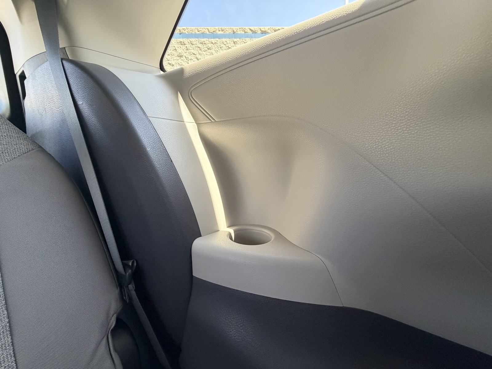 2022 Toyota Sienna LE - Photo 24