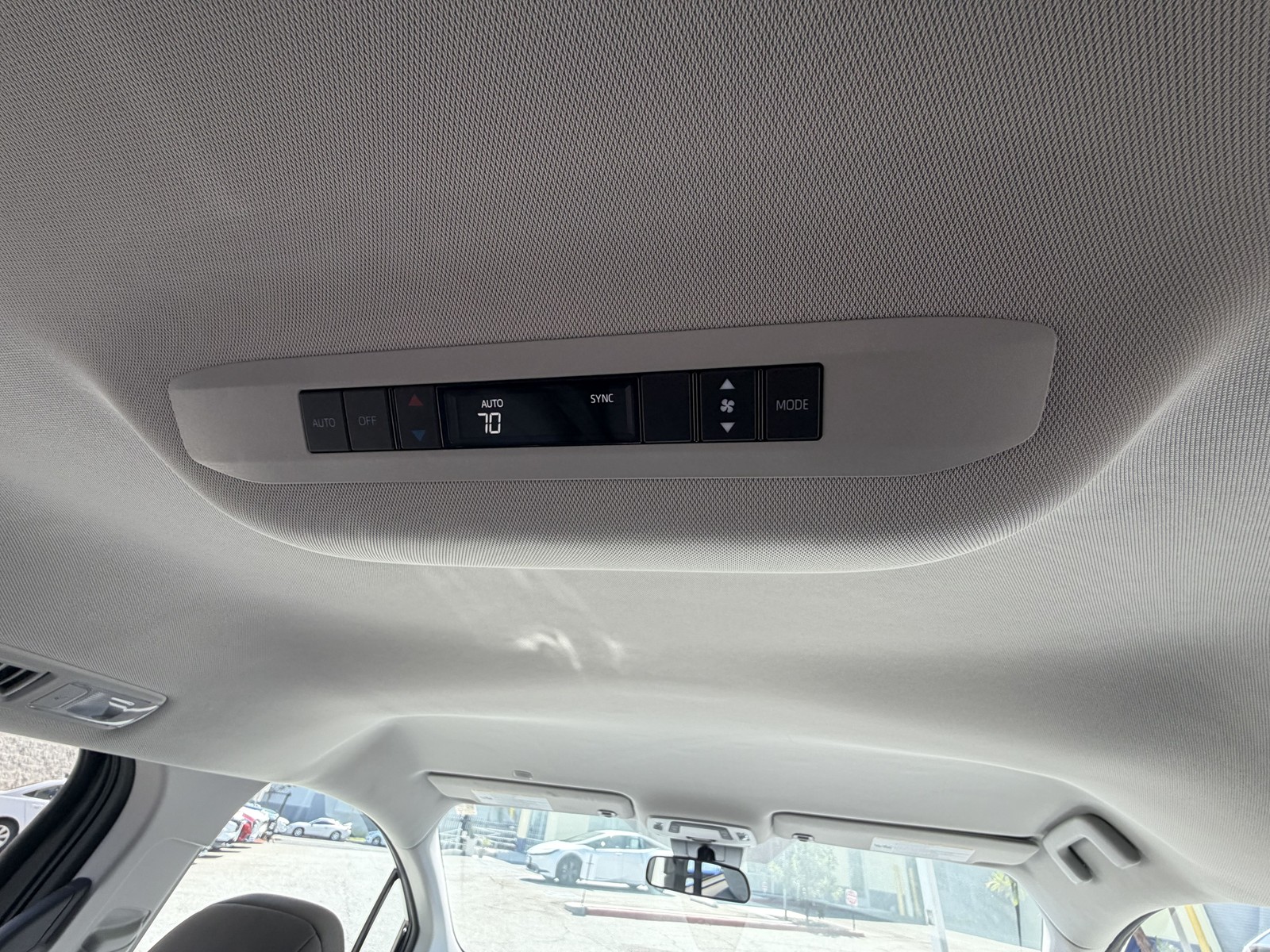 2022 Toyota Sienna LE - Photo 43
