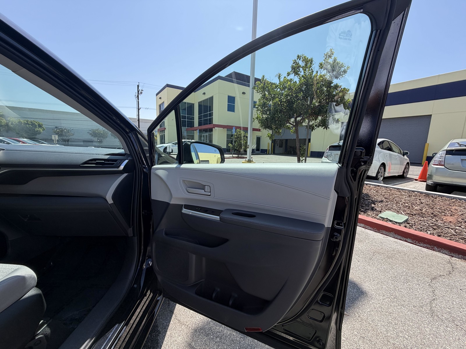 2022 Toyota Sienna LE - Photo 36