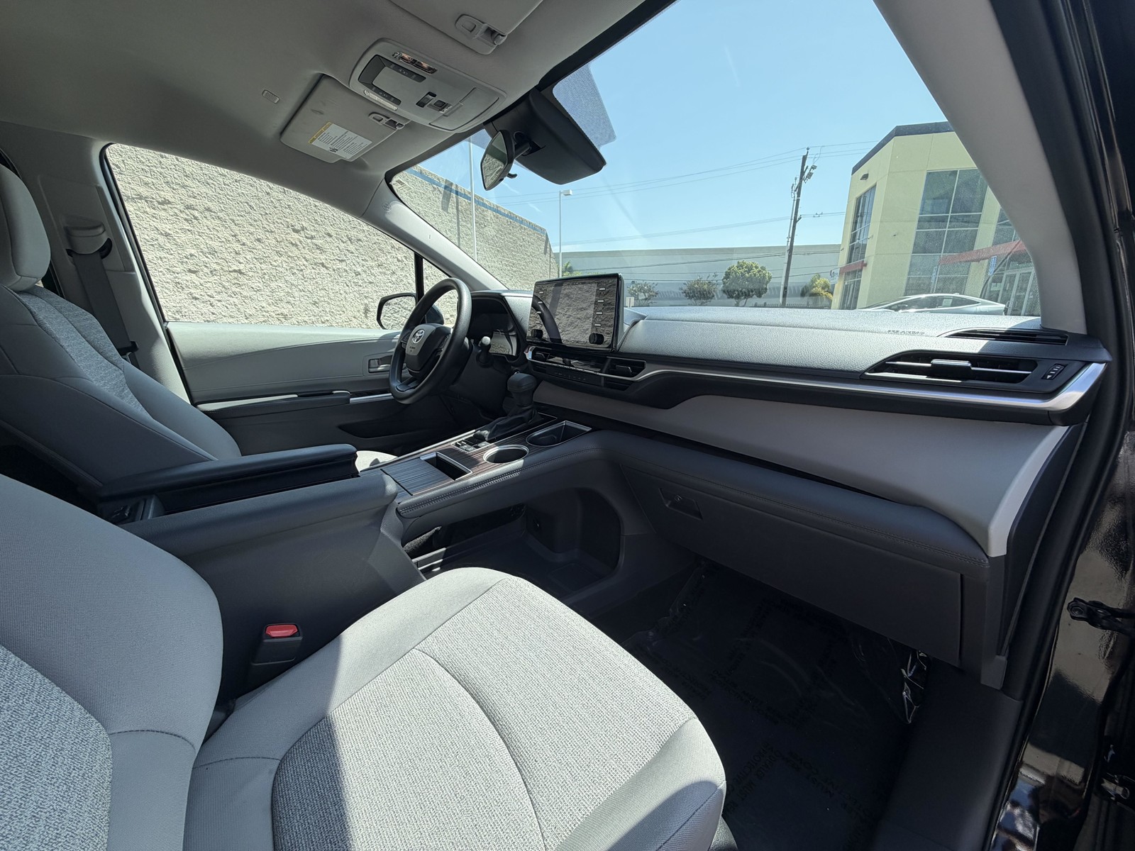 2022 Toyota Sienna LE - Photo 37