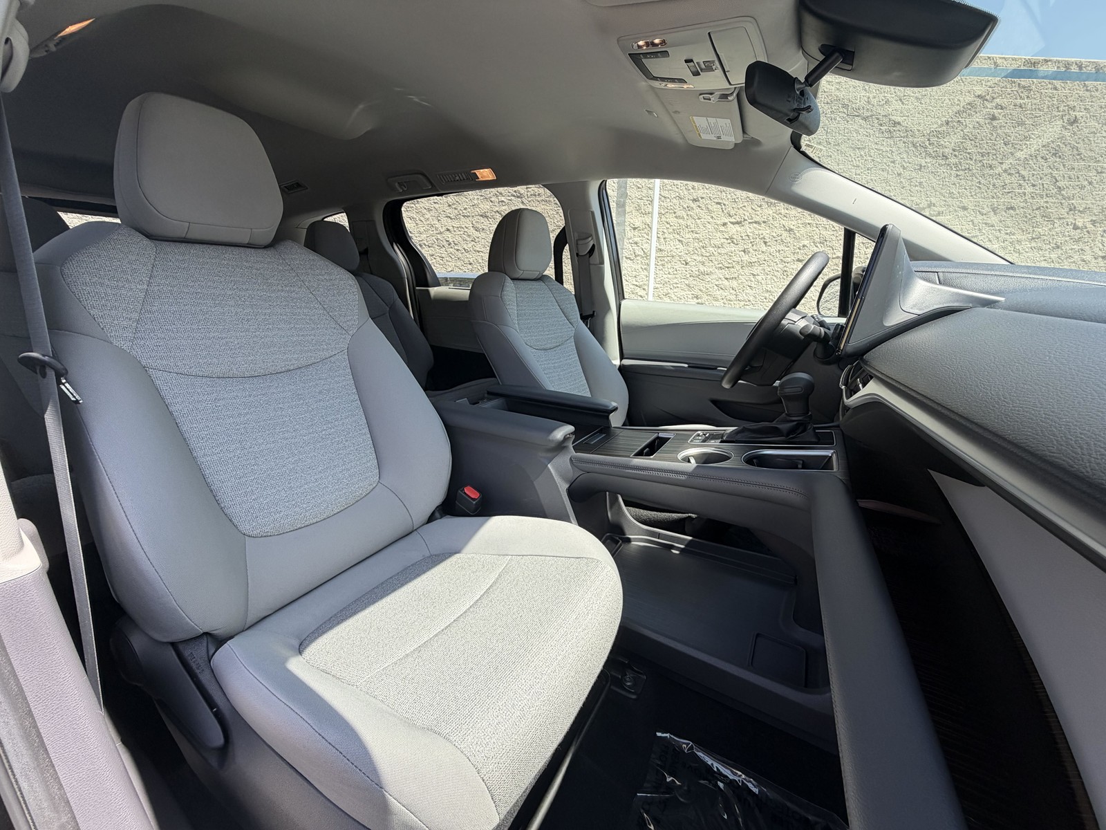 2022 Toyota Sienna LE - Photo 38