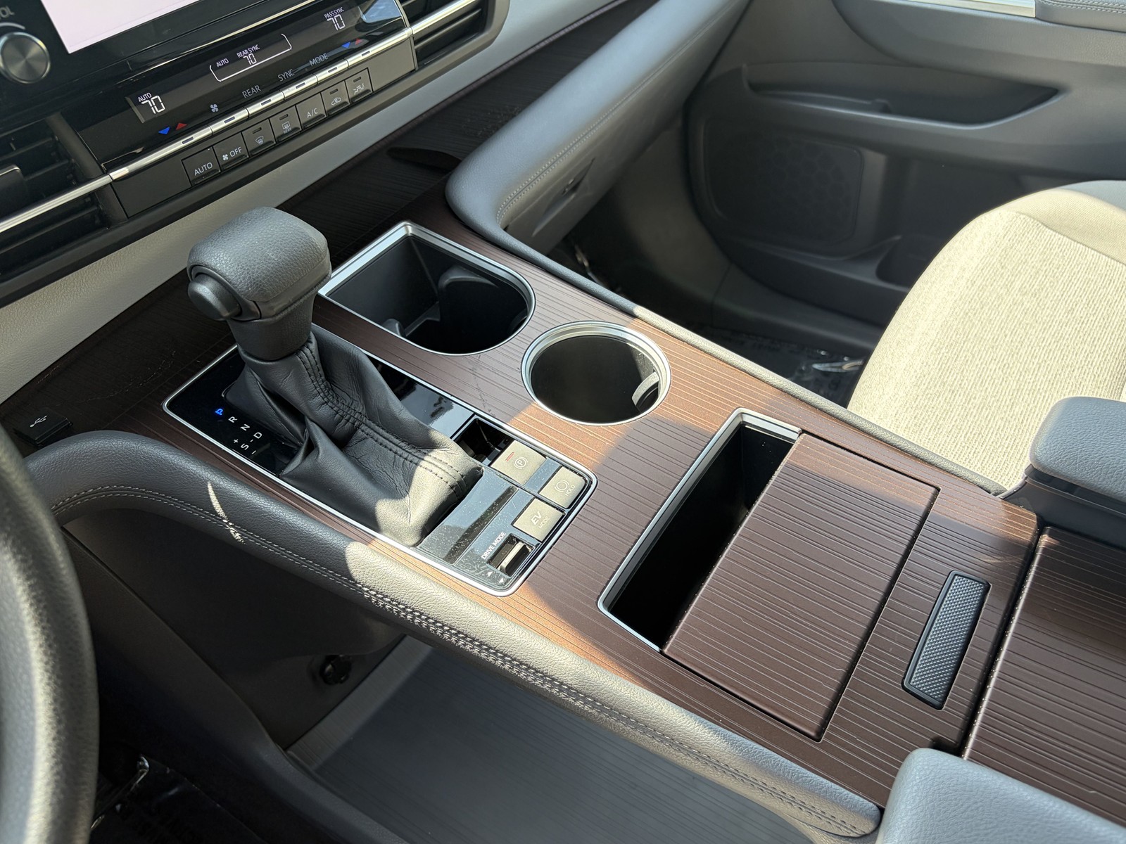 2022 Toyota Sienna LE - Photo 52