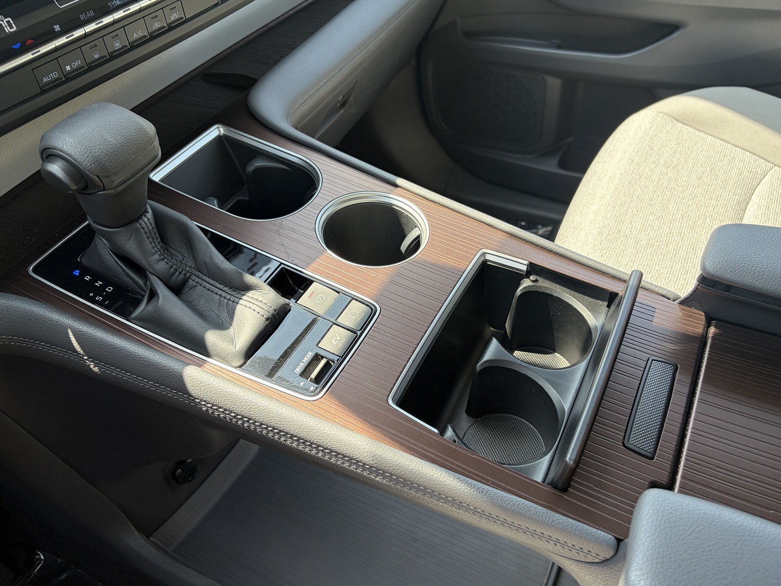 2022 Toyota Sienna LE - Photo 53