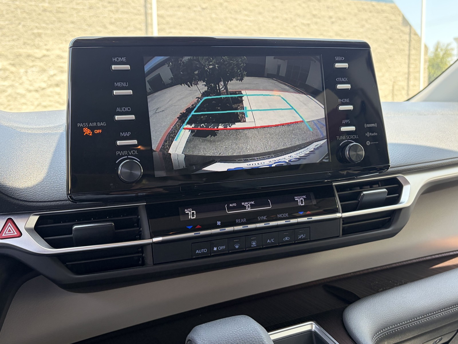 2022 Toyota Sienna LE - Photo 51